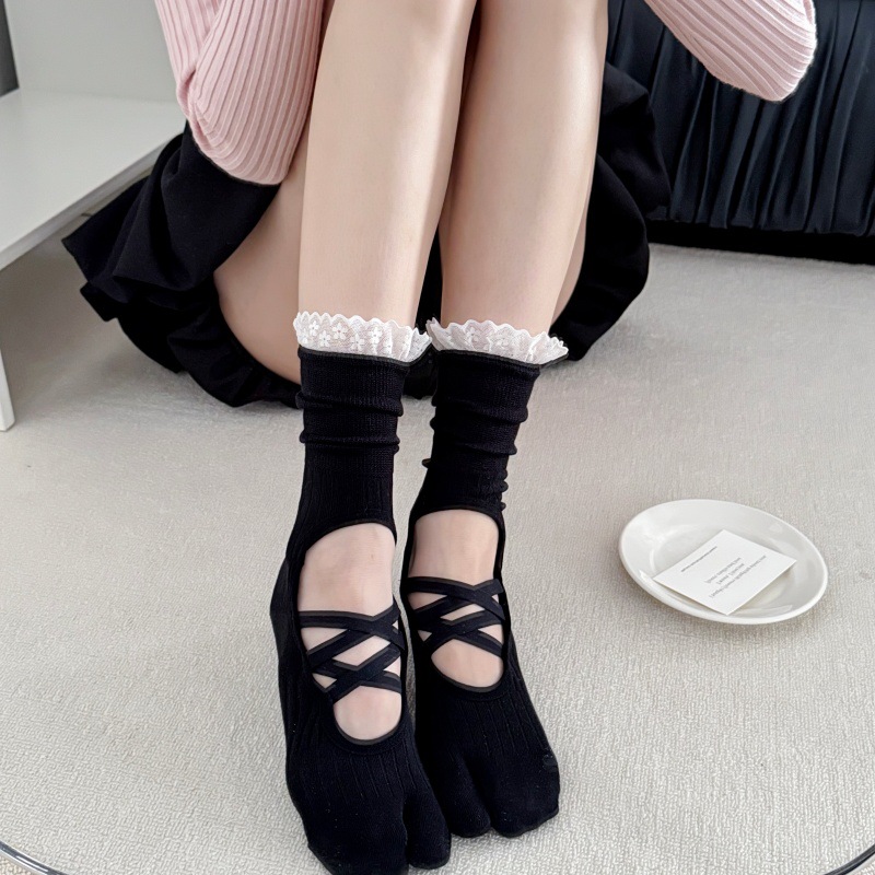 Embellish Knit - Yoga-Socken mit Spitzenbesatz und geteiltem Zehenbereich,